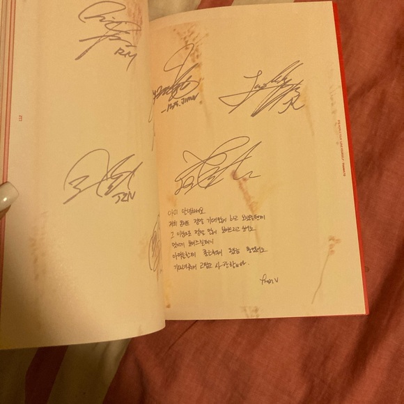 BTS LOVW YOURSELF BOOK - Picture 2 of 6